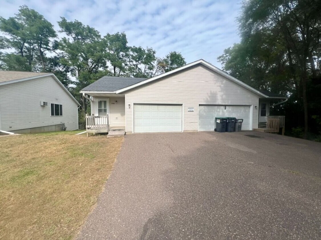 Foto principal - 3304-3306 Fenwick Avenue
