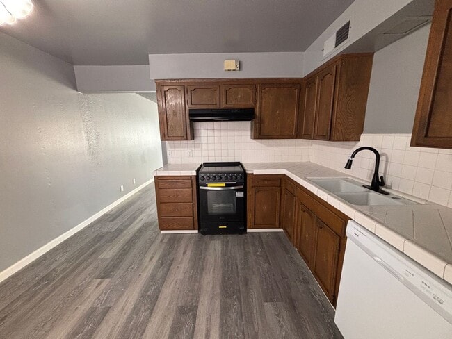 Building Photo - 6052 N College Ave