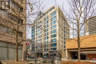 Building Photo - 8-318 Wellesley St E
