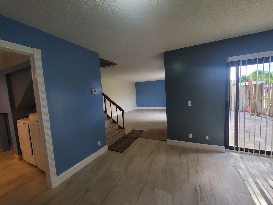 Building Photo - 2464 Waterside Dr