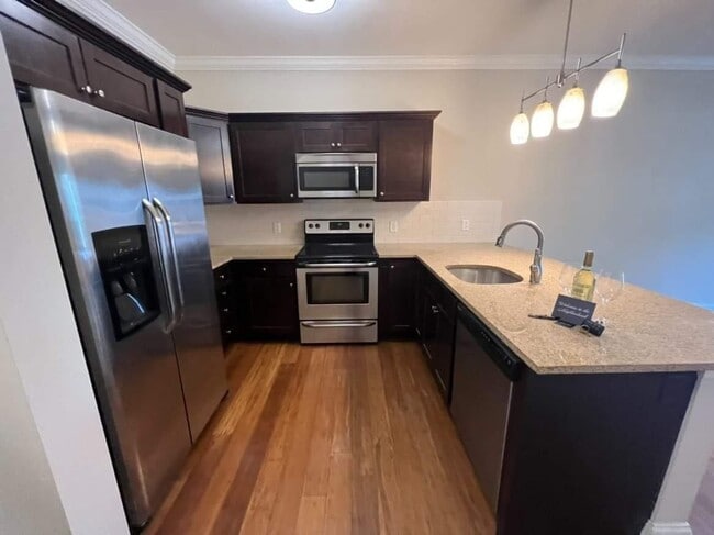 Kitchen - 4 Equestrian Ln