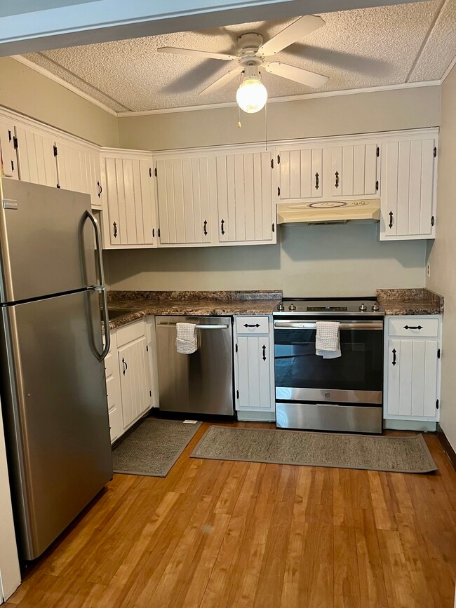 Stainless appliance - 600 Campbell Cir