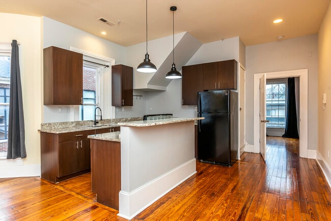 Building Photo - 257 S Limestone
