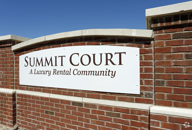 Letrero del complejo - Summit Court Apartments I