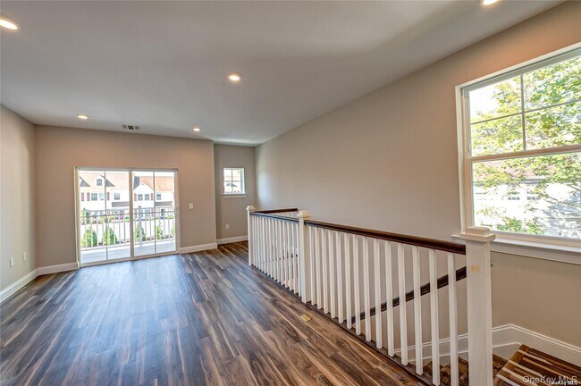 Building Photo - 1 Conklin St