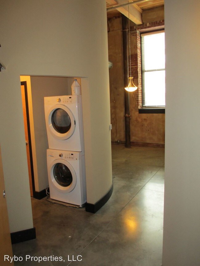 Building Photo - 1 br, 1 bath House - 1123 Washington Ave #202