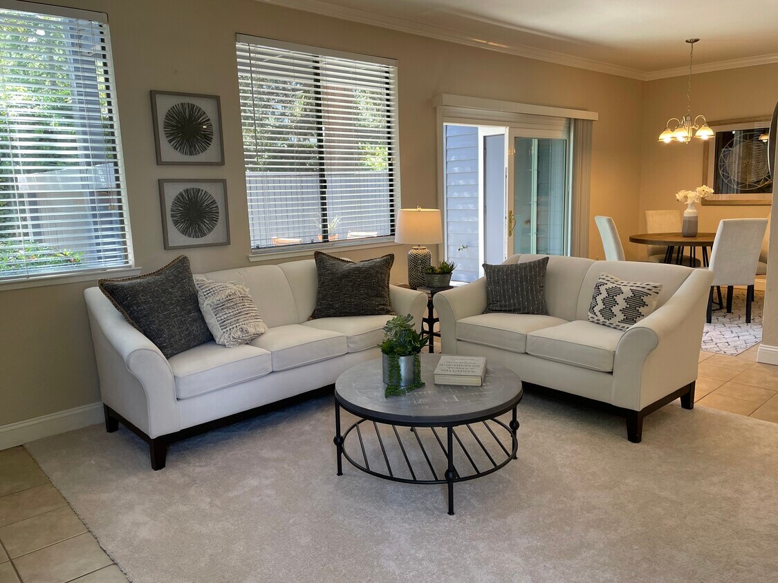 Foto principal - 7128 Cross Creek Cir