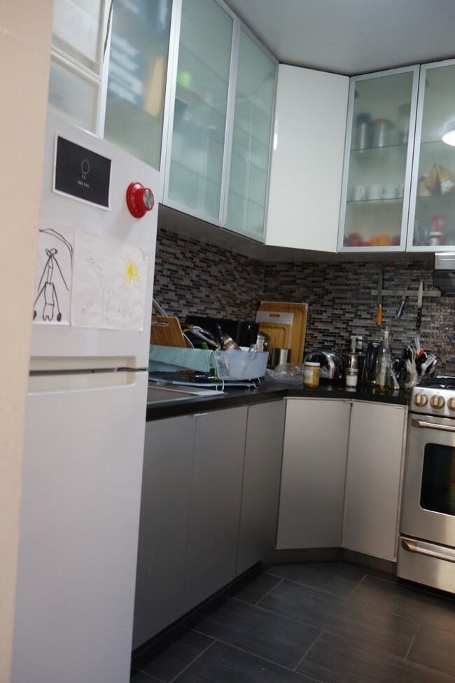 Interior Photo - 98 Forsyth St