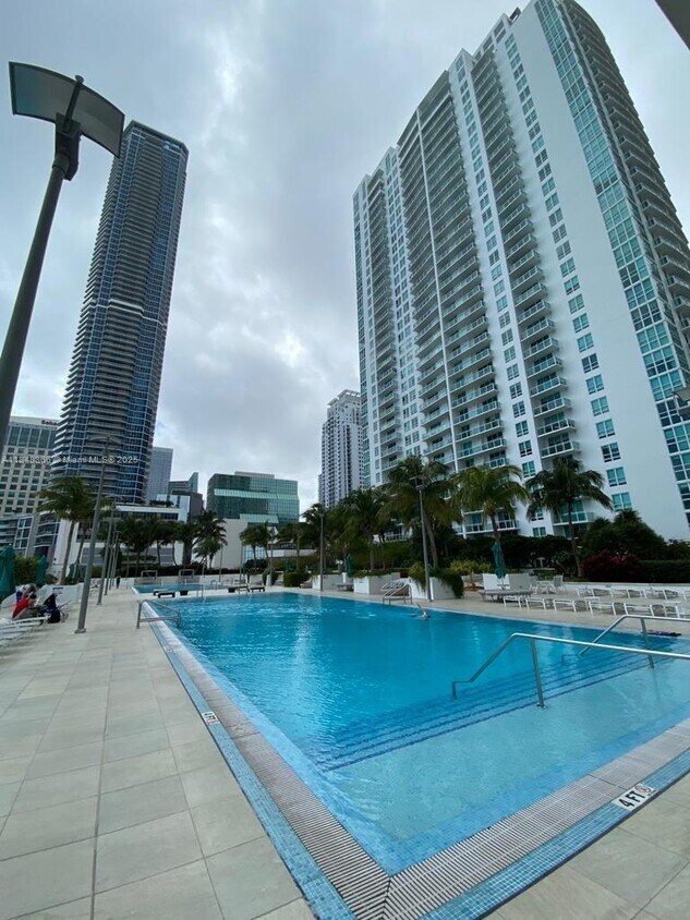 Building Photo - 951 Brickell Ave