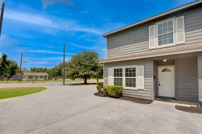 Foto del edificio - 7616 N Main St