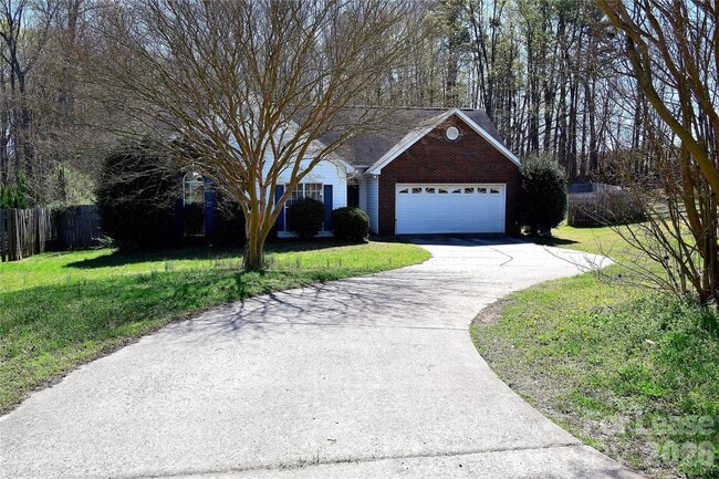 Building Photo - 614 Meadowbrook Dr