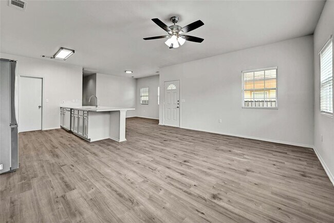Building Photo - 6111 Caddie St