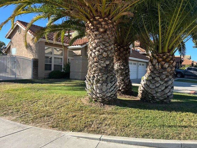 Foto del edificio - 8955 Digger Pine Dr