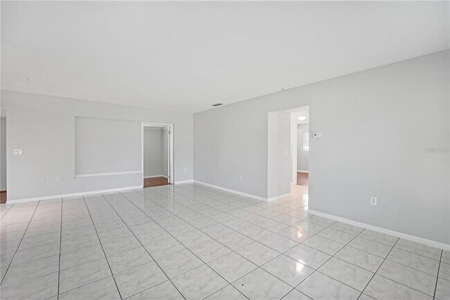 Building Photo - 1618 Hardwood Dr