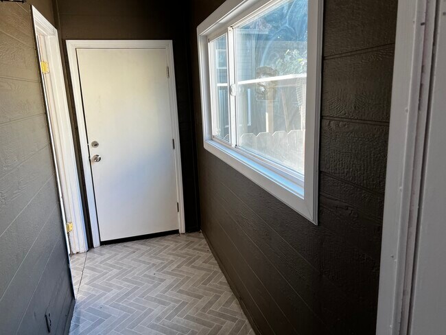 Building Photo - 455 2nd St