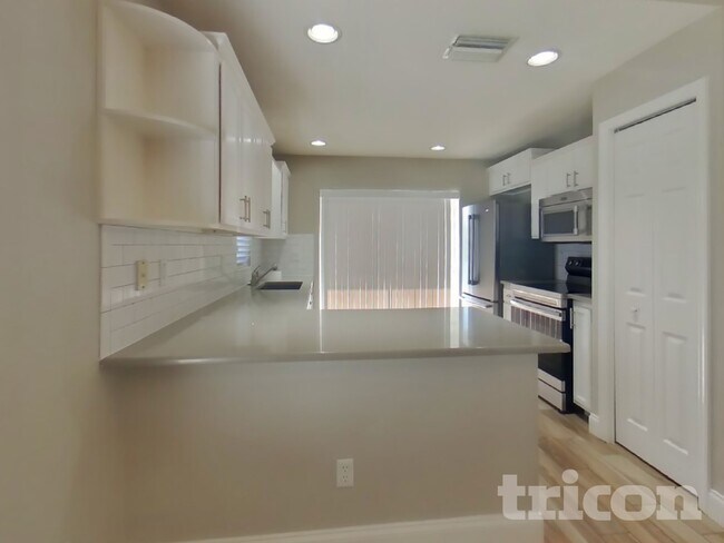 Building Photo - 10123 41st Ct E