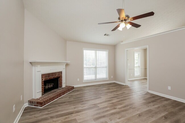 Foto del edificio - 5912 Sycamore Ridge Dr