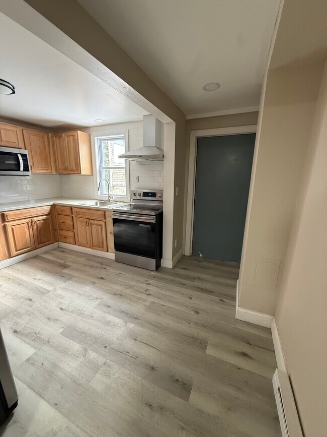 COCINA - 424 W Oak St