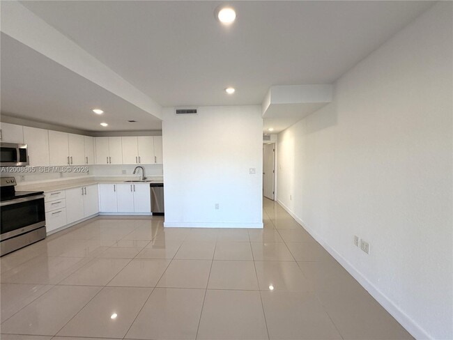 Building Photo - 25823 SW 145th Ave