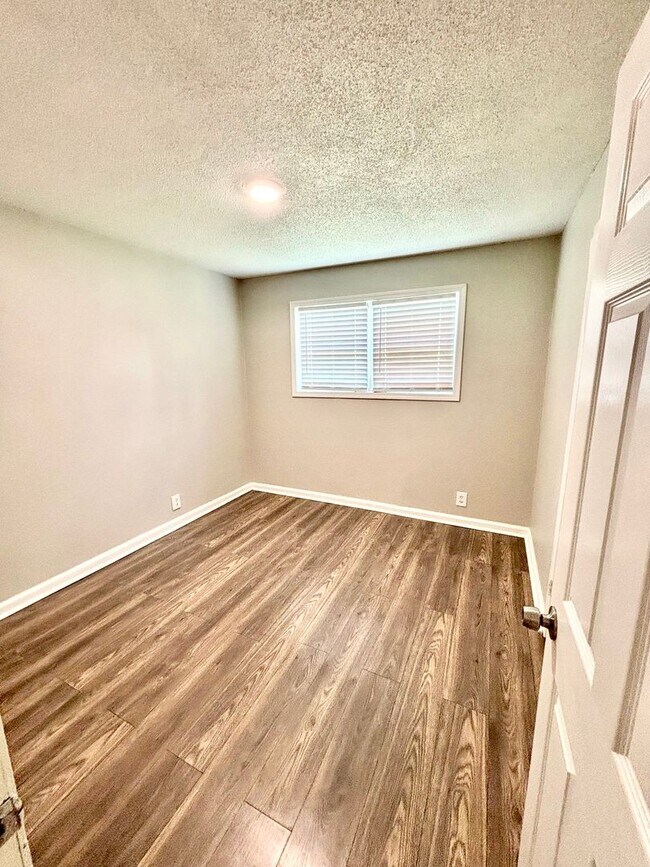 Building Photo - 2215 Sutton Dr