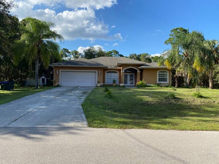 Foto principal - 5540 Allamanda Ave
