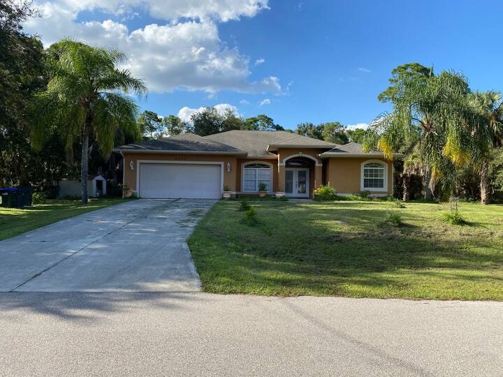 Primary Photo - 5540 Allamanda Ave