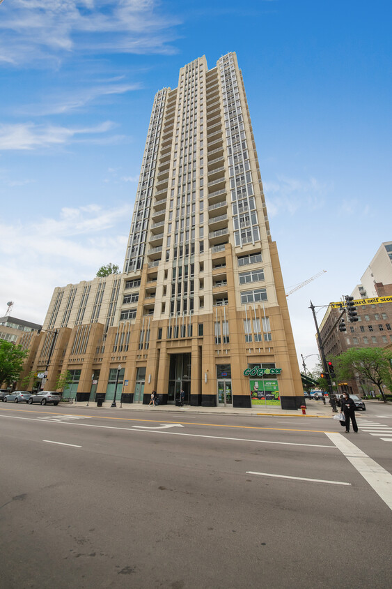 Foto principal - 1400 S Michigan Ave