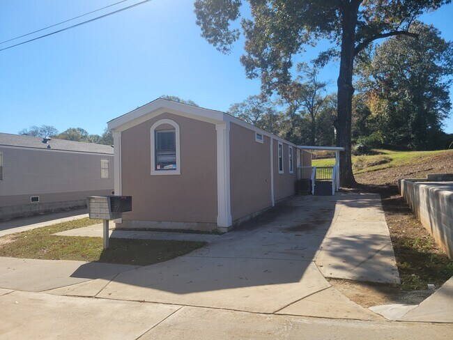 Foto del edificio - 716 N Houston Lake Blvd
