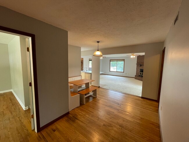 Building Photo - 140 Seneca Ln