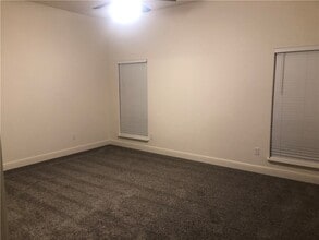Building Photo - 448 Fox Cir