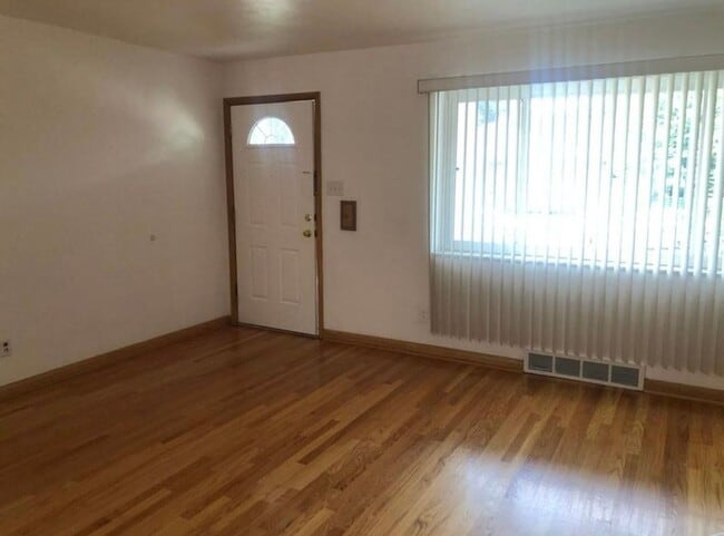 Building Photo - 8412 Winzenburg Dr