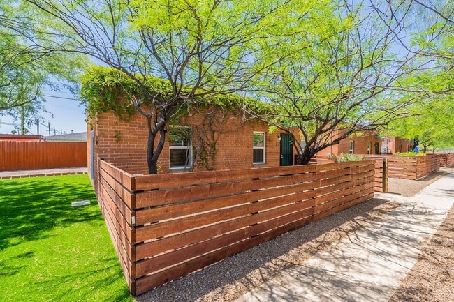 Foto del edificio - 305-315 N Highland Ave