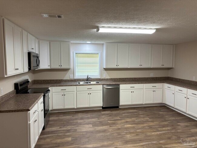 Building Photo - 5015 Lillian Hwy