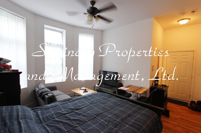 Building Photo - Bright and sunny rehabbed studio apartment with dishwasher  near the brown line and METRA