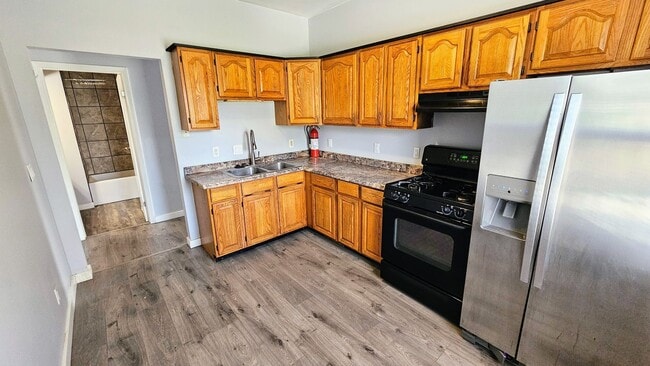 Building Photo - 3244 E 5th Ave