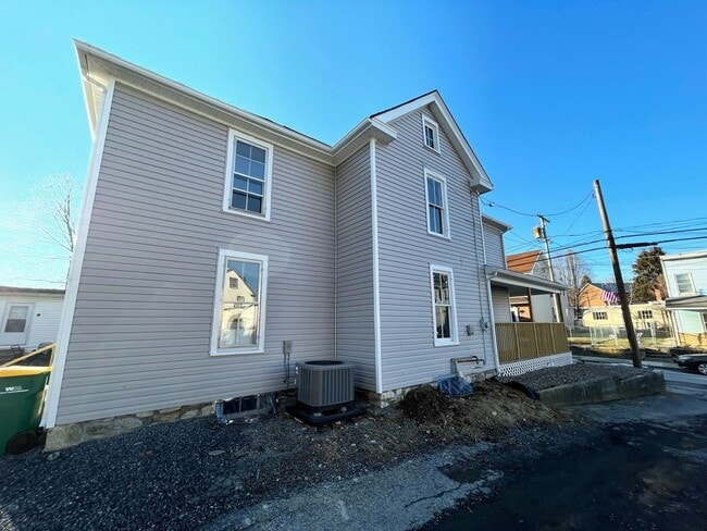 Foto del edificio - 215-217 Cleveland Avenue