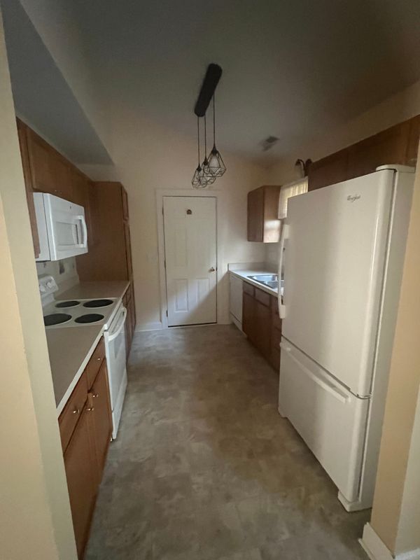 Foto del edificio - 2721 Bridgeport Dr