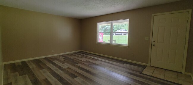 Foto del edificio - Duplex WITH GARAGE in Hixson!