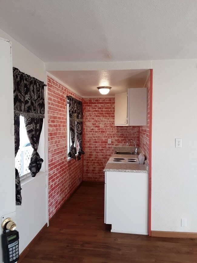 Foto del edificio - Economical 1 Bedroom Duplex Apartment