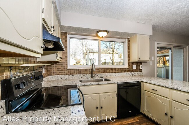 Foto del edificio - 4 br, 2.5 bath House - 950 Whispering Ridg...