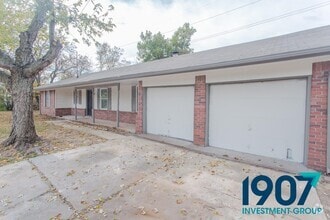 Building Photo - 1524 Oakcliff Rd
