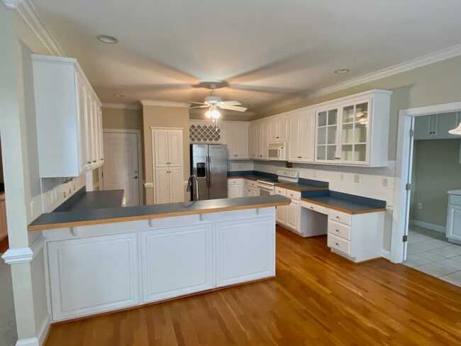 Building Photo - 4903 Pebble Beach Cir N