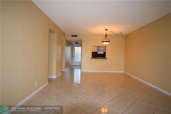Foto del edificio - 9370 SW 8th St