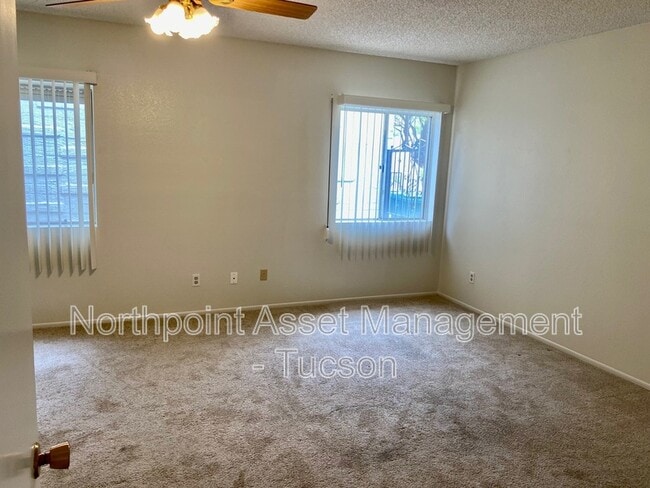 Building Photo - 4530 N Mountain Quail Rd