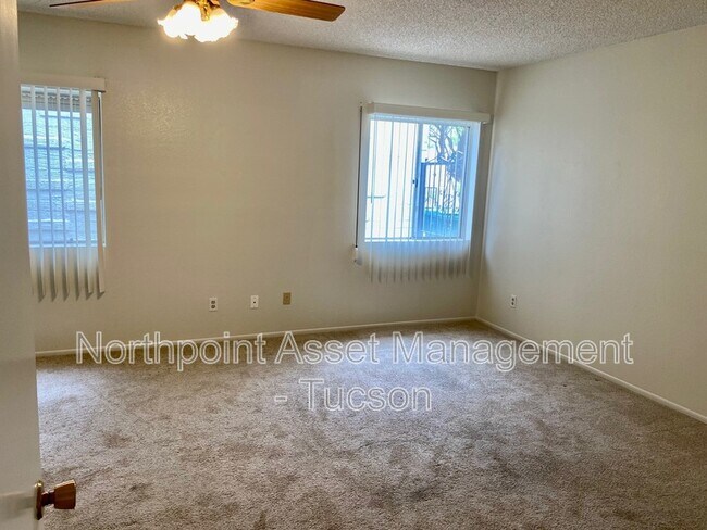 Foto del edificio - 4530 N Mountain Quail Rd