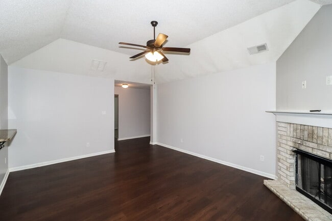 Foto del edificio - 9450 Darren Cir S