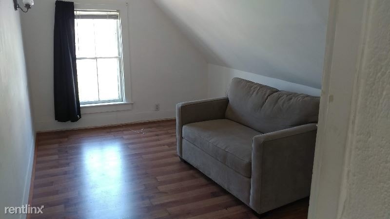 Primary Photo - 273 Bay St