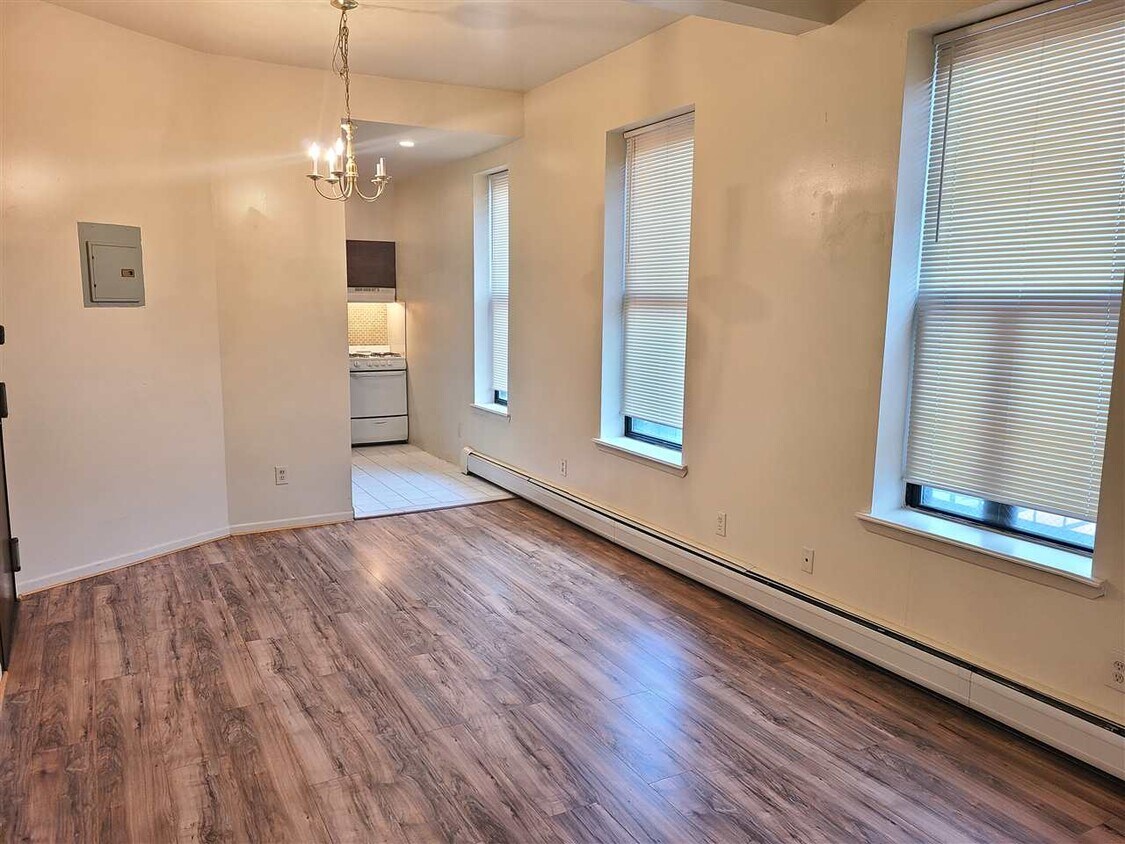 Primary Photo - 851 Bergen Ave