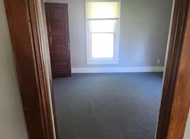 Building Photo - 1240 S Float Ave