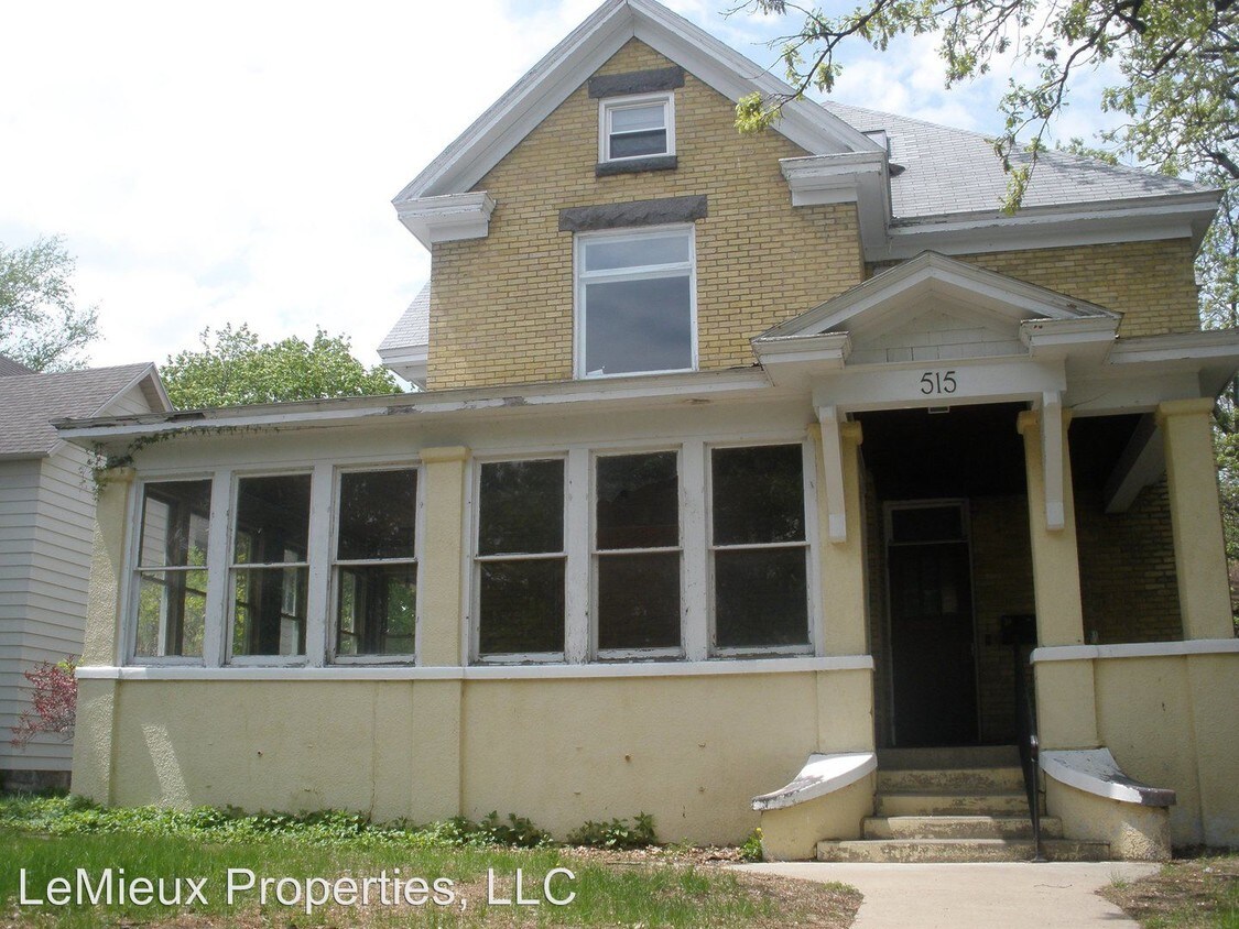 Primary Photo - 9 br, 3 bath Room For Rent - 515 6th Avenue S
